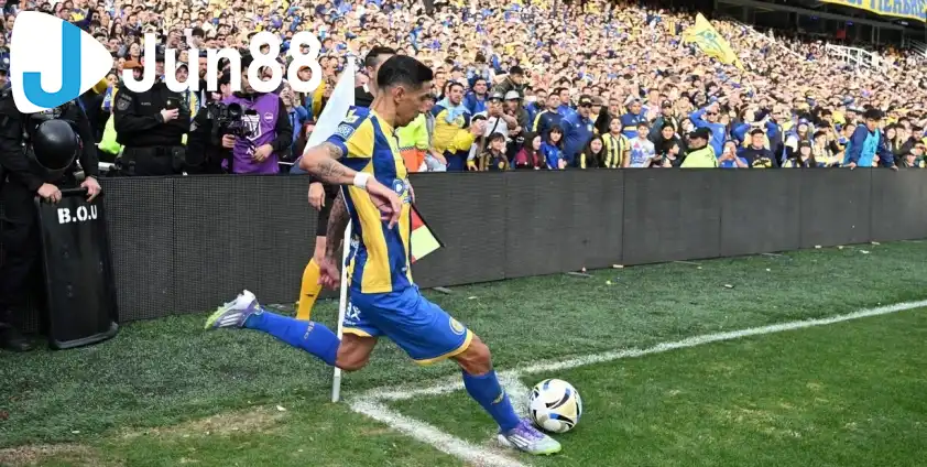 CĐV dõi theo bước chân của ngôi sao người Argentina. (Ảnh: Nền tảng X) CĐV dõi theo bước chân của ngôi sao người Argentina. (Ảnh: Nền tảng X)