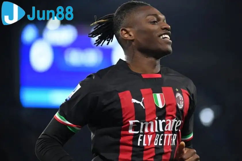 Al Nassr muốn chi đậm để chiêu mộ Leao (Ảnh: Sports).