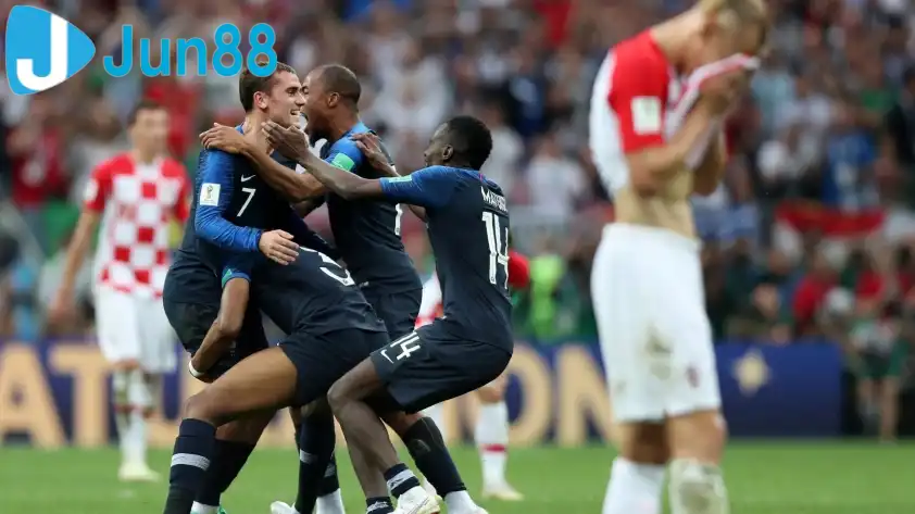 4-2 mới là tỷ số phổ biến nhất trong các trận chung kết World Cup, trong đó có trận đấu quyết định giữa Pháp vs Croatia hồi năm 2018. 4-2 mới là tỷ số phổ biến nhất trong các trận chung kết World Cup, trong đó có trận đấu quyết định giữa Pháp vs Croatia hồi năm 2018.
