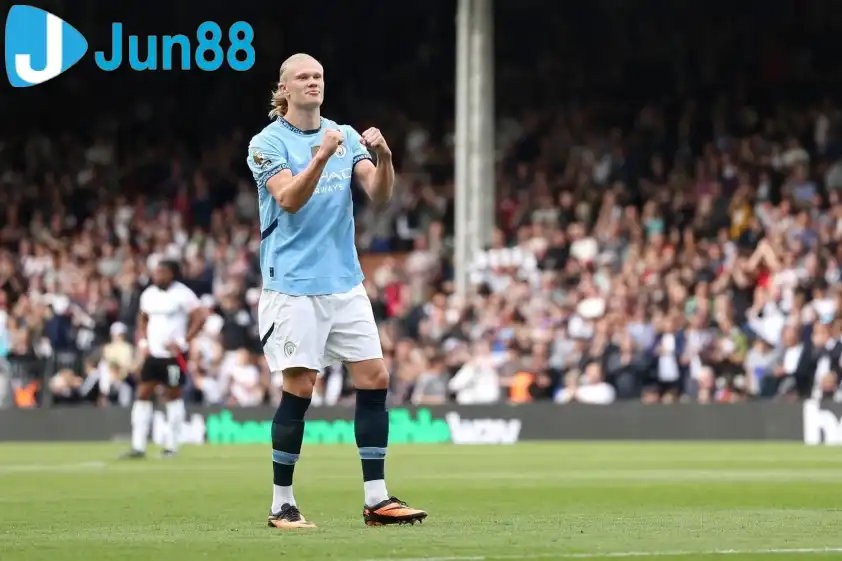 Haaland duy trì phong độ ghi bàn cực kỳ ấn tượng ở mùa giải này (Ảnh: SportBible). Haaland duy trì phong độ ghi bàn cực kỳ ấn tượng ở mùa giải này (Ảnh: SportBible).