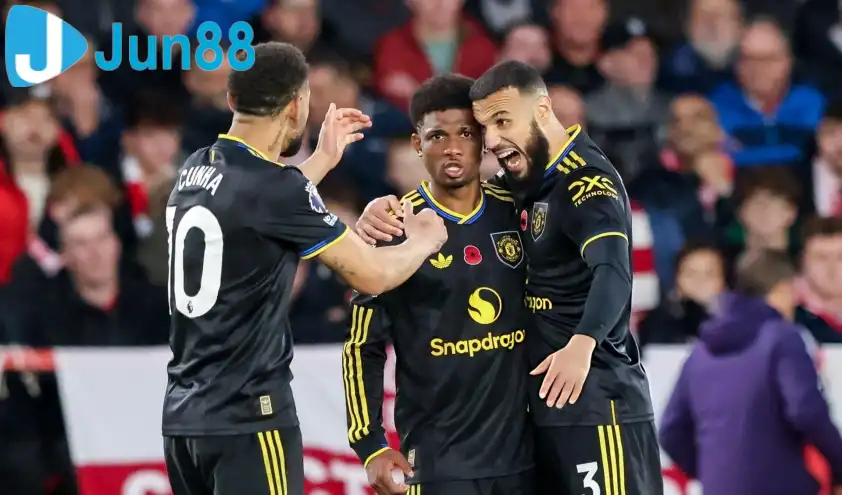 Man Utd vất vả có được một điểm trước Nottingham Forest